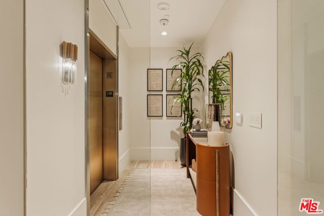 8420 West Sunset Boulevard, 107 photo 16