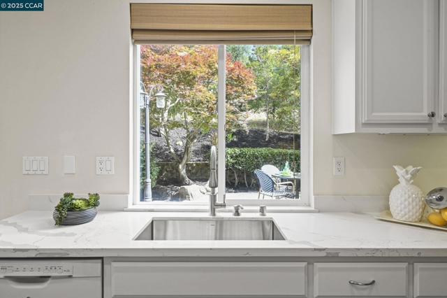 120 Woodcrest Dr, San Ramon CA: https://media.crmls.org/mediaz/3f43732c-b695-495f-b157-ffdad05230ae.jpg