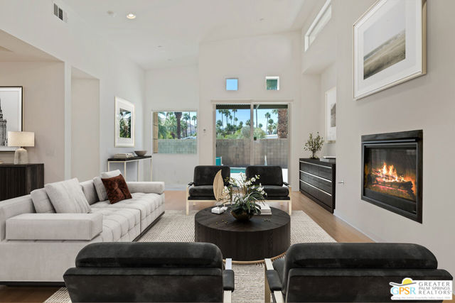 941 Oceo Circle, Palm Springs CA: https://media.crmls.org/mediaz/3f439534-8832-44a8-bf28-f1de5fa26df4.jpg