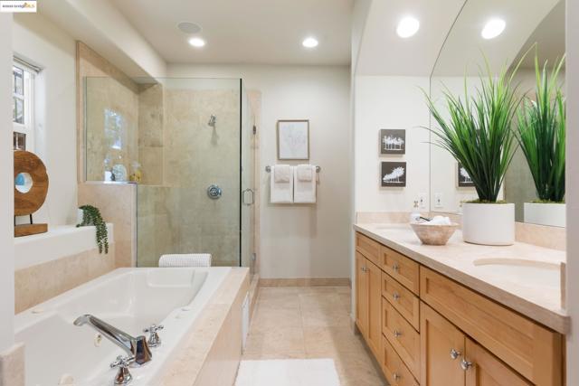 50 Pine Hills Ct, Oakland CA: https://media.crmls.org/mediaz/3f43d093-4a95-40c3-9adb-658573c10ed0.jpg