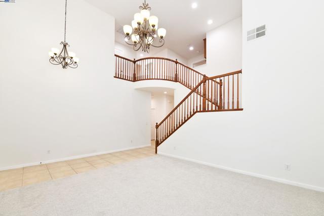 660 Mazzolo Dr, Lincoln CA: https://media.crmls.org/mediaz/3f43e93b-2425-4ad0-949f-63727f6677b5.jpg