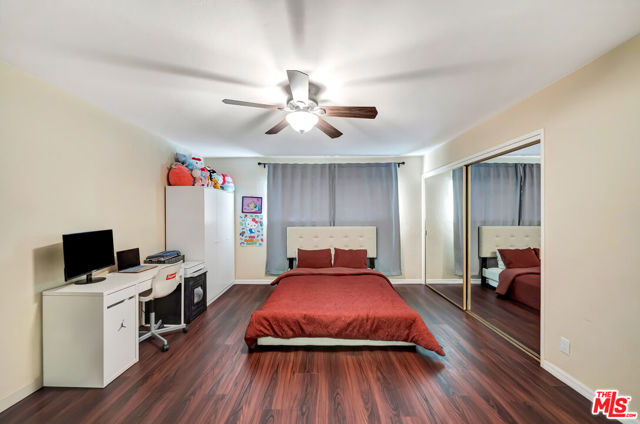 2425 Dusan Street, Simi Valley CA: https://media.crmls.org/mediaz/3f4403e9-34c1-40e1-8b4a-bf0566438d94.jpg
