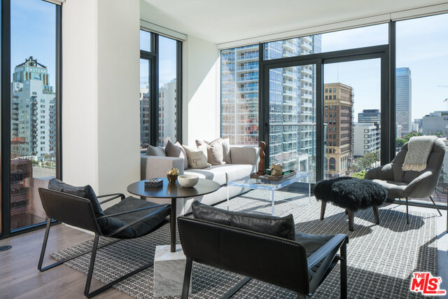 801 S OLIVE Street, Los Angeles CA: https://media.crmls.org/mediaz/3f442fb4-3ecc-4ec4-8593-327580c2081c.jpg