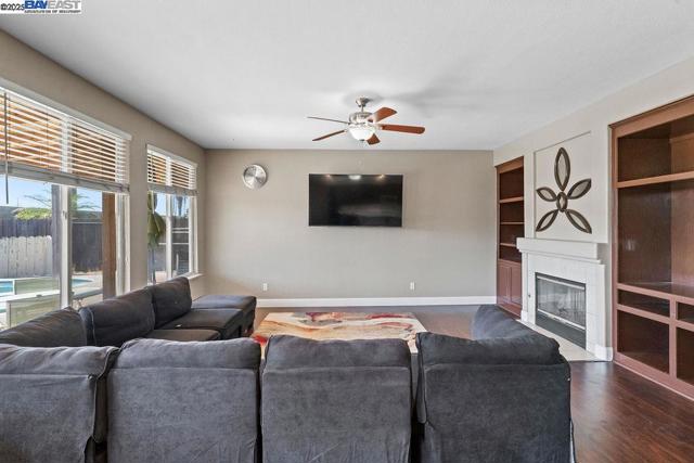 907 MAGGIORE LANE, Manteca CA: https://media.crmls.org/mediaz/3f447125-c132-43e9-a386-9558b1fb41d4.jpg