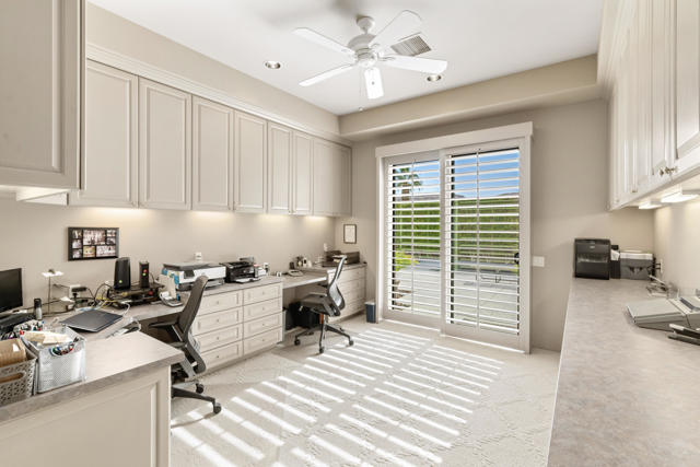 900 Dogwood Circle E, Palm Springs, CA 92264