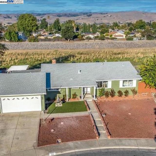3184 Waugh Place, Fremont CA: https://media.crmls.org/mediaz/3f44ef48-1e2f-4ecb-97a1-7252ff283fc0.jpg