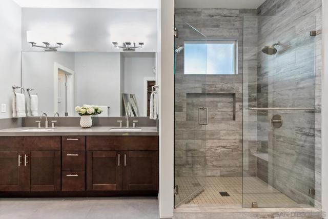 6411 Dowling Dr, La Jolla CA: https://media.crmls.org/mediaz/3f450058-9154-4c29-85dc-993e9dabeb18.jpg