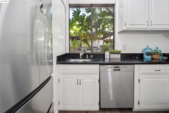 917 Hough Ave, Lafayette CA: https://media.crmls.org/mediaz/3f45bf33-36c6-4cc3-8ded-e5232b1d436f.jpg
