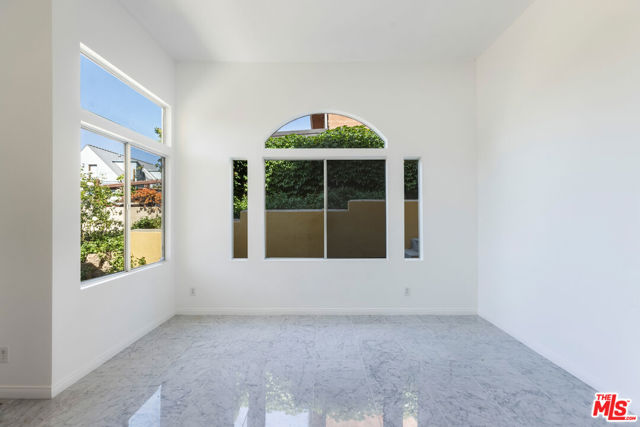 23636 Aster Trail, Calabasas CA: https://media.crmls.org/mediaz/3f45daf5-03e2-4d65-a156-ccb6bcd37936.jpg