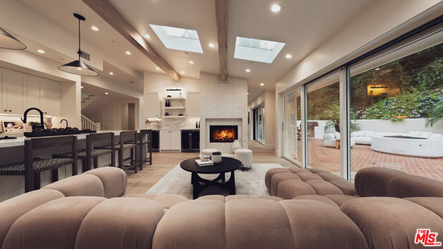 5 Bed Home for Sale in Los Angeles, California
