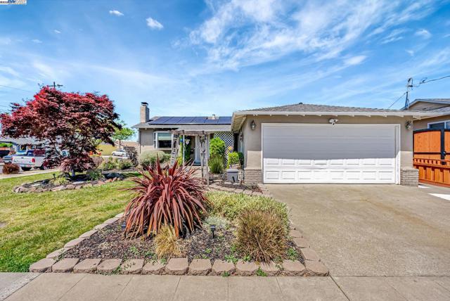 2683 Cryer St, Hayward CA: https://media.crmls.org/mediaz/3f45e586-4cc6-4429-b1af-63ac60837402.jpg