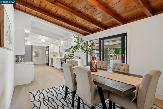 12 La Sonoma Ct, Alamo CA: https://media.crmls.org/mediaz/3f45e5ee-7c9e-4fc7-9d1c-79b9306ca648.jpg