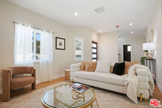 1902 Gates Avenue, Redondo Beach, California 90278, 3 Bedrooms Bedrooms, ,2 BathroomsBathrooms,Residential,For Sale,Gates,25597517