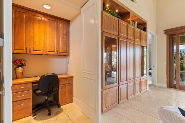 105 Lake Shore Drive, Rancho Mirage CA: https://media.crmls.org/mediaz/3f4821a9-8225-4aed-9f0b-5cd8fe0a1bd9.jpg