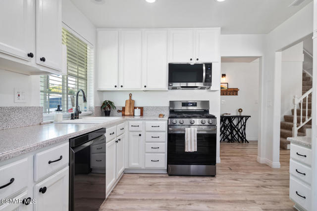 1791 Hewitt Place, Simi Valley CA: https://media.crmls.org/mediaz/3f48ab6a-b207-4f8e-acd9-ca8404d98422.jpg