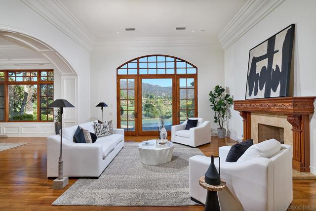 14155 Biscayne Pl, Poway CA: https://media.crmls.org/mediaz/3f48e7a8-76c1-42ec-956c-945b338a5c4a.jpg