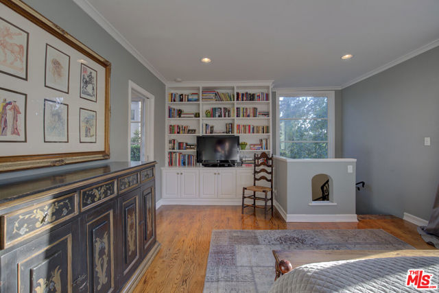 2880 NICHOLS CANYON Road, Los Angeles CA: https://media.crmls.org/mediaz/3f495441-4cfa-43c6-8414-b5326f5d72f2.jpg