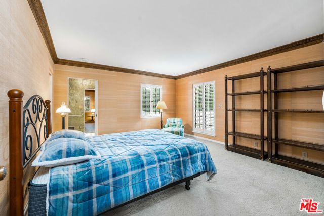 191 S Hudson Avenue, Los Angeles CA: https://media.crmls.org/mediaz/3f49d70b-740b-4de7-868e-00c3122efd6e.jpg