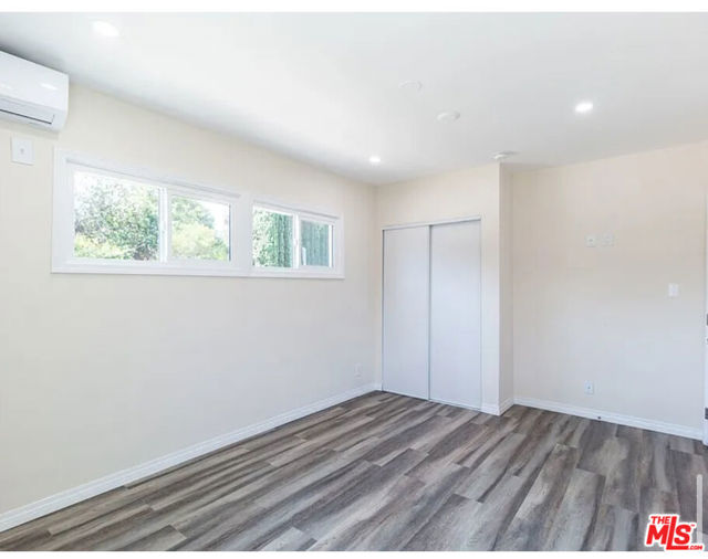 11629 1/2 Gateway Boulevard, West Los Angeles CA: https://media.crmls.org/mediaz/3f49e596-178e-4fc8-935a-cb7b2e16a0f8.jpg