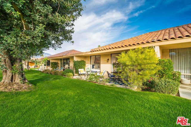 60 La Ronda Drive, Rancho Mirage CA: https://media.crmls.org/mediaz/3f4a39fd-6f87-475e-83c0-597fac3cda81.jpg