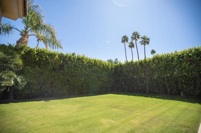 2438 S Caliente Drive, Palm Springs CA: https://media.crmls.org/mediaz/3f4a66e3-eb9f-4a37-85ae-1fb76691adf1.jpg