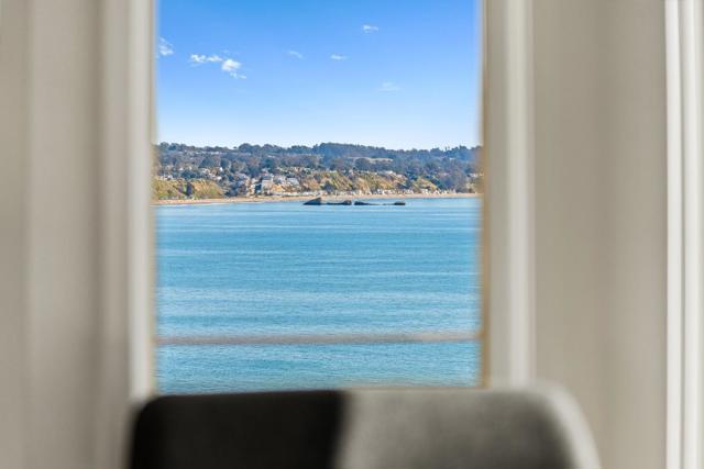 108 Grove Lane, Capitola CA: https://media.crmls.org/mediaz/3f4ac1e2-a60c-4121-9b31-30a461dbb423.jpg
