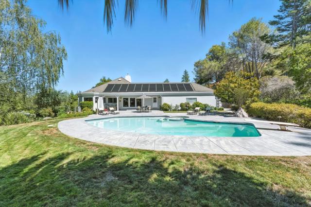 2530 Skyfarm Drive, Hillsborough CA: https://media.crmls.org/mediaz/3f4b412e-e3b4-4b36-9f4d-ccf51459126f.jpg