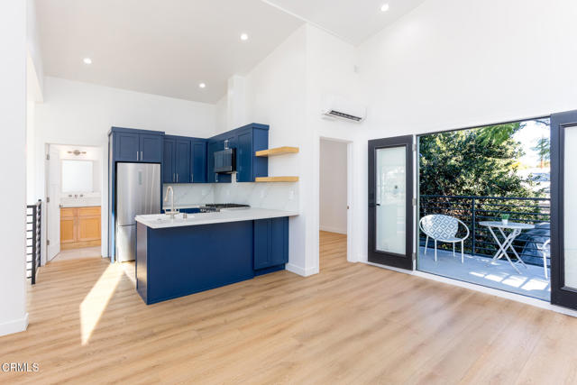 Detail Gallery Image 5 of 30 For 4947 Stratford Rd, Los Angeles,  CA 90042 - 5 Beds | 2 Baths