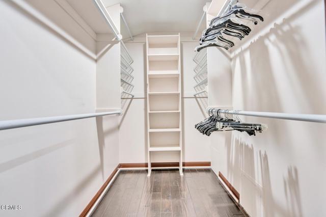 Detail Gallery Image 11 of 30 For 23363 Erwin St, Los Angeles,  CA 91367 - 4 Beds | 3 Baths