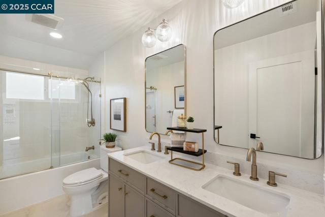 374 James Bowie Ct, Alamo CA: https://media.crmls.org/mediaz/3f4c269e-abf0-4005-bc33-89249bbc8f34.jpg