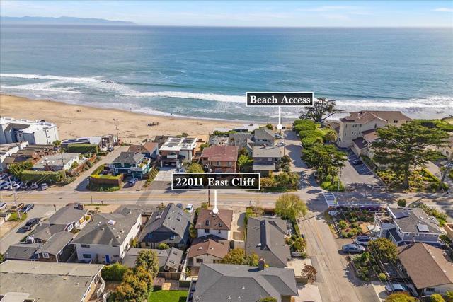 22011 E Cliff Drive, Santa Cruz CA: https://media.crmls.org/mediaz/3f4d00c0-f8af-4b6d-b233-0913cd54d3b9.jpg