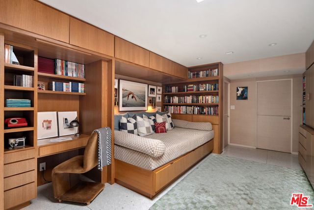 11513 Dona Cecilia Drive, Studio City CA: https://media.crmls.org/mediaz/3f4d2db1-ec7c-41eb-bddb-ea8c23e2a2dd.jpg