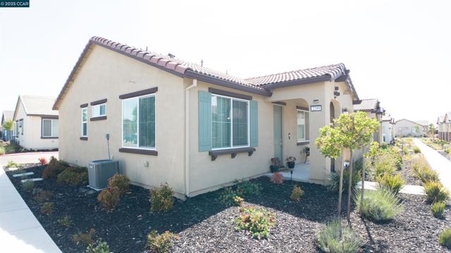 2299 Rustic Oak Ln, Rio Vista CA: https://media.crmls.org/mediaz/3f4d5baa-03fb-4922-bfa9-6dede1eb8331.jpg