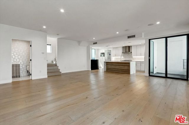 733 1/2 N Gramercy Place, Los Angeles CA: https://media.crmls.org/mediaz/3f4dd408-92fc-4fa9-b36c-b4a67eaf4c60.jpg