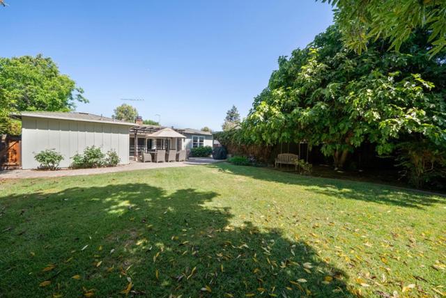1050 Boranda Avenue, Mountain View CA: https://media.crmls.org/mediaz/3f4e1c1e-4515-4fe2-8d72-253b8da7052d.jpg