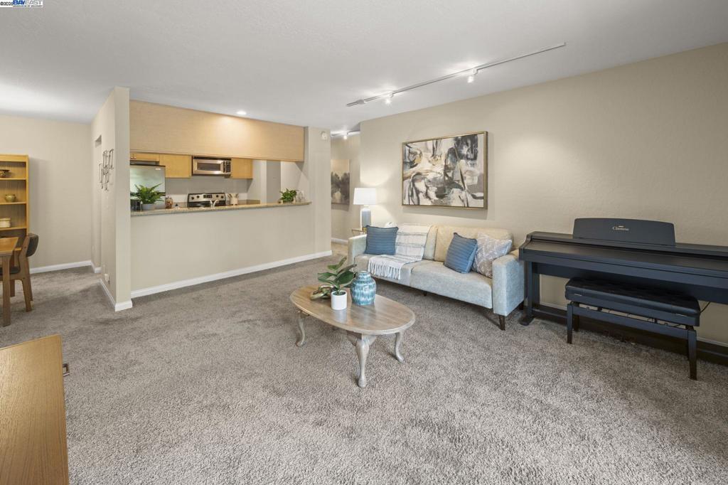 1087 Murrieta Blvd #233