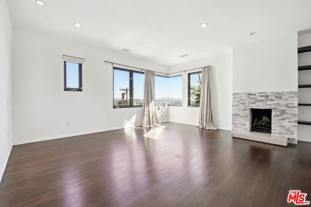 1527 Marmont Avenue, Los Angeles CA: https://media.crmls.org/mediaz/3f4e6fef-6a52-4a4c-987f-6c99c4ec8d05.jpg