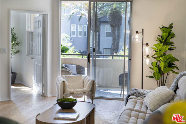 13075 Pacific, Playa Vista CA: https://media.crmls.org/mediaz/3f4f36ed-e2cf-467f-ad99-6eb3195af903.jpg