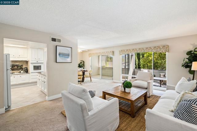 2817 Golden Rain Rd, Walnut Creek CA: https://media.crmls.org/mediaz/3f4f4993-b84f-49ca-99a1-7a81dbb31e89.jpg