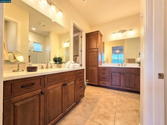 1735 Veneto Ln, Brentwood CA: https://media.crmls.org/mediaz/3f4fa1a2-f3b5-48d5-9602-73f229063b42.jpg