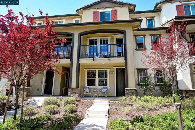 33105 Via Vicenza, San Ramon CA: https://media.crmls.org/mediaz/3f4ffdb6-e80a-4631-8659-0a76b0482afc.jpg