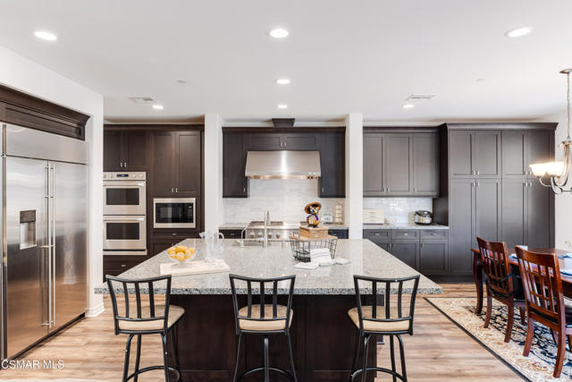 12809 Lone Trail Court, Moorpark CA: https://media.crmls.org/mediaz/3f50ad4e-a8ec-476b-a77a-76de23e145af.jpg