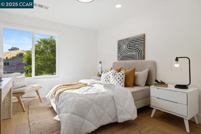 374 James Bowie Ct, Alamo CA: https://media.crmls.org/mediaz/3f512206-13cd-43b7-8119-883ceda718cd.jpg