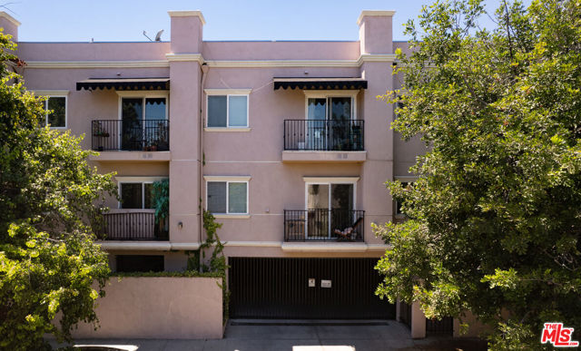 10835 Camarillo Street photo 5