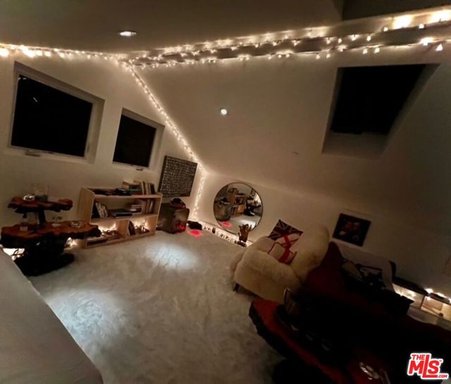 2513 Lincoln Boulevard, Venice CA: https://media.crmls.org/mediaz/3f514050-5e64-4c49-b8be-0cb26e34e9cd.jpg