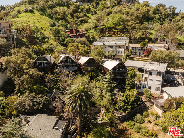 6894 Pacific View Drive, Los Angeles CA: https://media.crmls.org/mediaz/3f51471f-4798-49a2-b30f-1cf766d71743.jpg