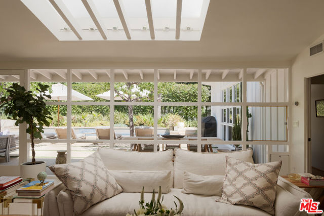 3366 Mandeville Canyon Road, Los Angeles CA: https://media.crmls.org/mediaz/3f522511-808d-4663-bf85-32d447813e95.jpg