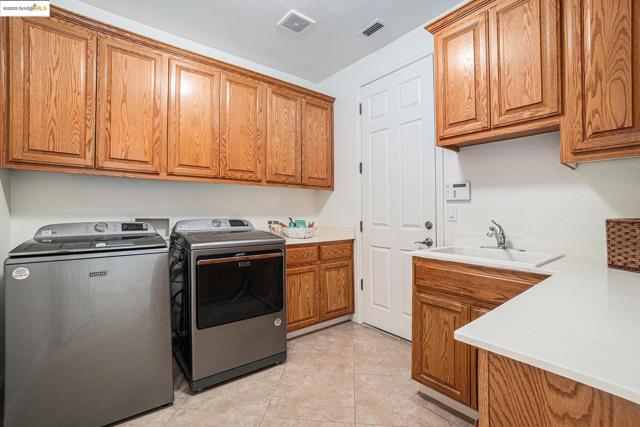 5235 Ramsdell Ct, Antioch CA: https://media.crmls.org/mediaz/3f523437-da0a-4805-8c85-76df6a5a0dd5.jpg