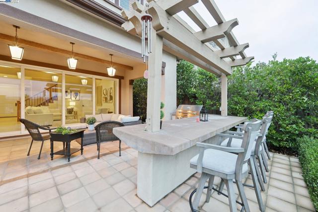 3885 Highpointe Ct, Dublin CA: https://media.crmls.org/mediaz/3f523cca-b886-4051-985b-86ec6d23029e.jpg