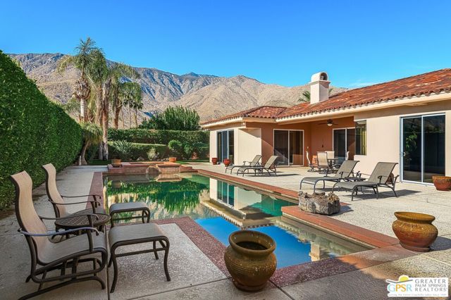 575 E Bogert Trail, Palm Springs CA: https://media.crmls.org/mediaz/3f526c7c-ead2-4e8f-8f0e-467fb593609c.jpg